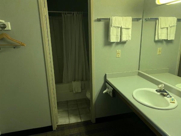 The Ridge Motor Inn image 8