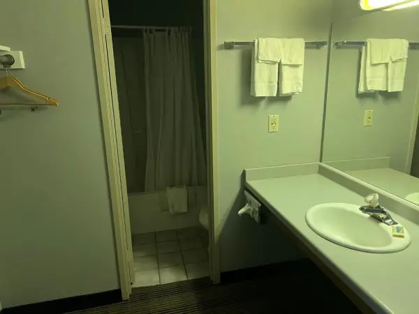 The Ridge Motor Inn 8